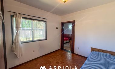 Casa de 5 ambientes en Barrio Alfar sobre lote de 845 m2