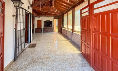 Casa de 5 ambientes en Barrio Alfar sobre lote de 845 m2