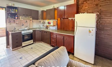 Casa de 5 ambientes en Barrio Alfar sobre lote de 845 m2