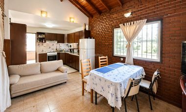 Casa de 5 ambientes en Barrio Alfar sobre lote de 845 m2