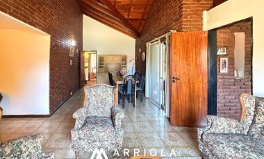 Casa de 5 ambientes en Barrio Alfar sobre lote de 845 m2