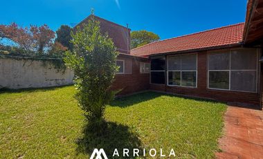 Casa de 5 ambientes en Barrio Alfar sobre lote de 845 m2