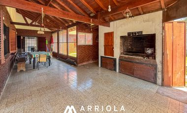 Casa de 5 ambientes en Barrio Alfar sobre lote de 845 m2