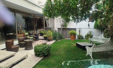 Linda Casa en Desniveles en Venta en Jardines del Pedregal