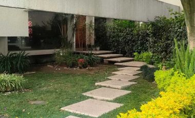 Linda Casa en Desniveles en Venta en Jardines del Pedregal