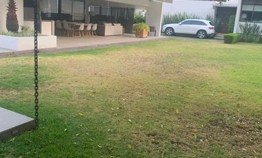 Linda Casa en Desniveles en Venta en Jardines del Pedregal