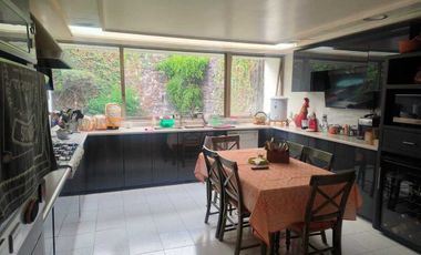 Linda Casa en Desniveles en Venta en Jardines del Pedregal