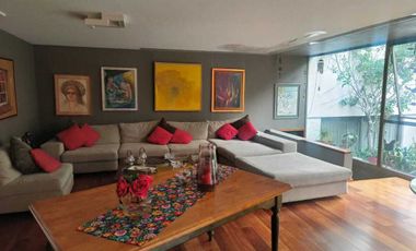 Linda Casa en Desniveles en Venta en Jardines del Pedregal