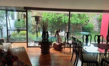 Linda Casa en Desniveles en Venta en Jardines del Pedregal