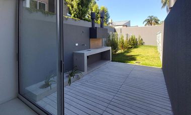 Excelente unidad 3 ambientes con terraza propio, cochera cubierta. Detalles de categ. Olivos