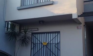 Dúplex 3 ambientes con entrada de auto