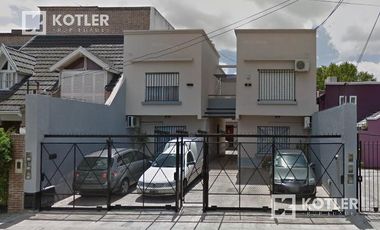 Dúplex 3 ambientes con entrada de auto
