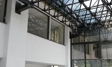 Local y Oficinas en Jardines en la Montaña