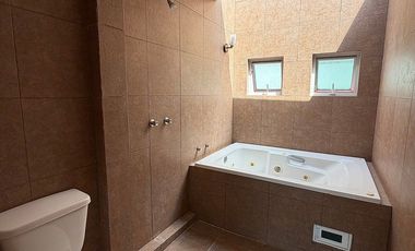 Casa en Venta en Bosque Esmeralda, Puerta de Quiroga