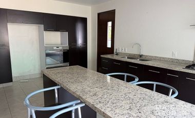 Casa en Venta en Bosque Esmeralda, Puerta de Quiroga