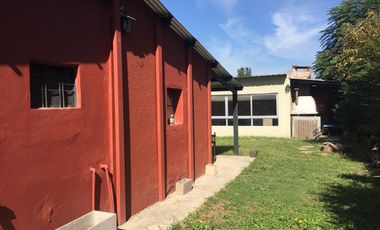 Casa en  Laguna de lobos con parque, quincho y pileta. Oportunidad