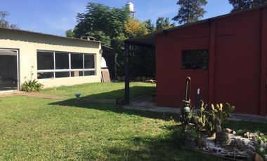 Casa en  Laguna de lobos con parque, quincho y pileta. Oportunidad