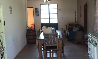 Casa en  Laguna de lobos con parque, quincho y pileta. Oportunidad
