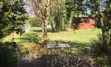 Casa en  Laguna de lobos con parque, quincho y pileta. Oportunidad