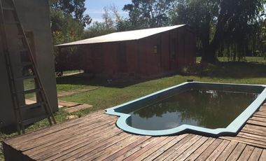 Casa en  Laguna de lobos con parque, quincho y pileta. Oportunidad