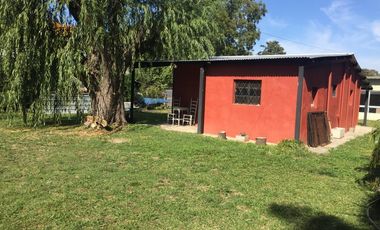 Casa en  Laguna de lobos con parque, quincho y pileta. Oportunidad