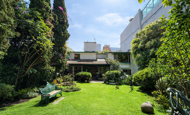 CASA EN VENTA EN EL PEDREGAL EN CALLE CERRADA