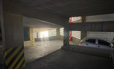 Cochera en Duarte Quiros 800, zona Tribunales