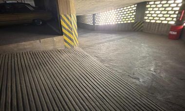 Cochera en Duarte Quiros 800, zona Tribunales