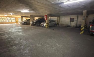 Cochera en Duarte Quiros 800, zona Tribunales