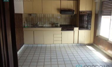 Venta PH en Lanús Oeste Departamento al frente con entrada independiente