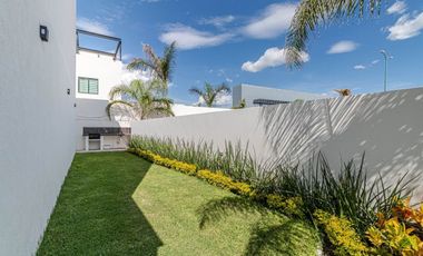 Casa con jardín🌱 alberca 🏊🏻‍♀️ y vigilancia las 24hrs 👮🏻‍♀️ $3,280,000 🏦