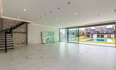Casa con jardín🌱 alberca 🏊🏻‍♀️ y vigilancia las 24hrs 👮🏻‍♀️ $3,280,000 🏦