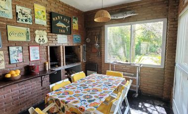 Isla del Sol | Alquiler anual amoblado | Cálida casa con pileta y gran altillo en lote interno