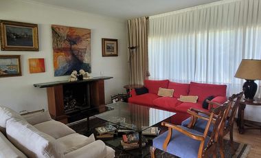 Isla del Sol | Alquiler anual amoblado | Cálida casa con pileta y gran altillo en lote interno