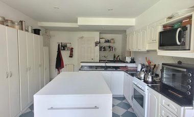Isla del Sol | Alquiler anual amoblado | Cálida casa con pileta y gran altillo en lote interno
