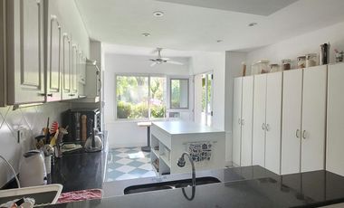 Isla del Sol | Alquiler anual amoblado | Cálida casa con pileta y gran altillo en lote interno