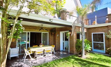 Isla del Sol | Alquiler anual amoblado | Cálida casa con pileta y gran altillo en lote interno