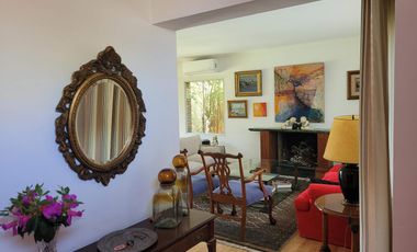 Isla del Sol | Alquiler anual amoblado | Cálida casa con pileta y gran altillo en lote interno