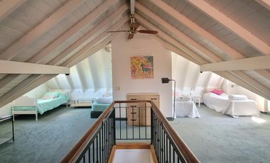Isla del Sol | Alquiler anual amoblado | Cálida casa con pileta y gran altillo en lote interno
