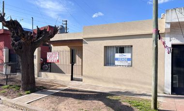 HERMOSA CASA REFACCIONADA A NUEVA EN HERMOSA ZONA DE BELLA VISTA!!