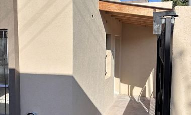 HERMOSA CASA REFACCIONADA A NUEVA EN HERMOSA ZONA DE BELLA VISTA!!