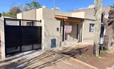 HERMOSA CASA REFACCIONADA A NUEVA EN HERMOSA ZONA DE BELLA VISTA!!