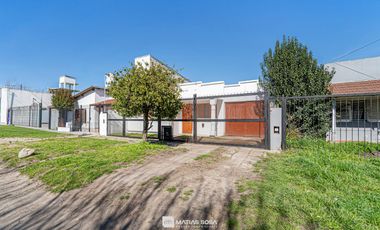 Venta - Casa 4 ambientes - Reciclada - Parque - El Progreso
