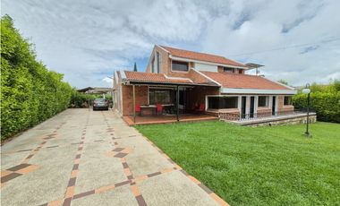 Venta casa campestre en Chinauta condominio exclusivo 1.510 m²