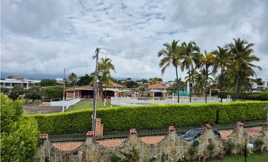 Venta casa campestre en Chinauta condominio exclusivo 1.510 m²