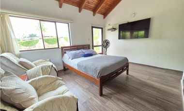 Venta casa campestre en Chinauta condominio exclusivo 1.510 m²