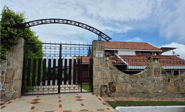 Venta casa campestre en Chinauta condominio exclusivo 1.510 m²