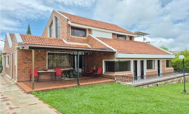 Venta casa campestre en Chinauta condominio exclusivo 1.510 m²