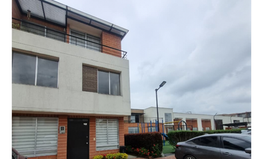 ACSI 1409. Hermosa casa en venta, Campiñas del Sol, Mosquera.