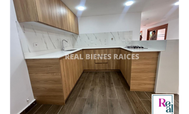 Casa Medianera en Unidad Cerrada